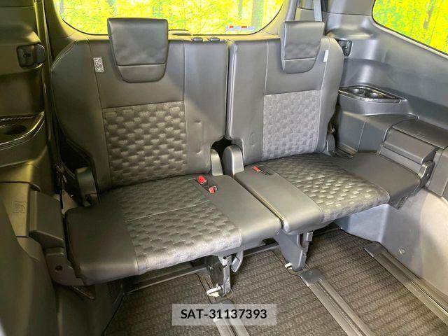 Toyota VOXY HYBRID 2023-10 6753892-9