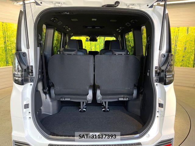 Toyota VOXY HYBRID 2023-10 6753892-10