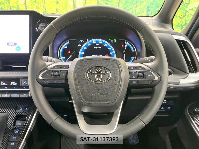 Toyota VOXY HYBRID 2023-10 6753892-11
