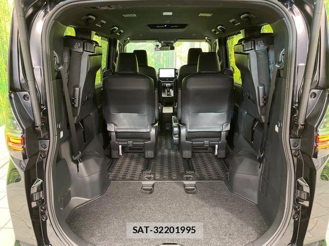 Toyota VOXY HYBRID 2023-07 6791769-10