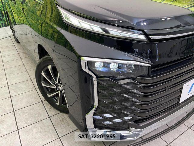 Toyota VOXY HYBRID 2023-07 6791769-12