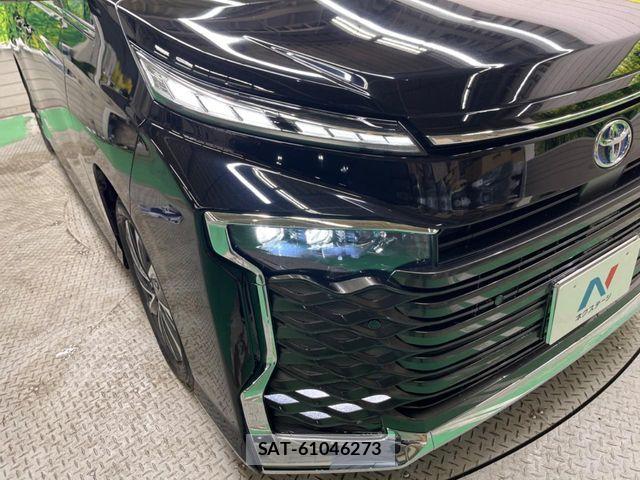 Toyota VOXY HYBRID 2023-10 6791756-12
