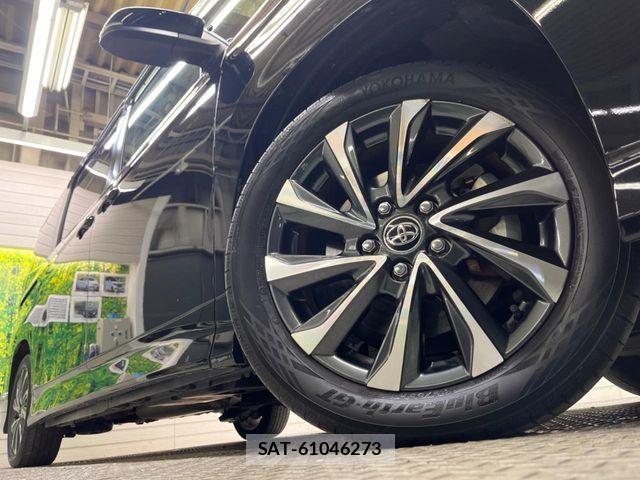 Toyota VOXY HYBRID 2023-10 6791756-13