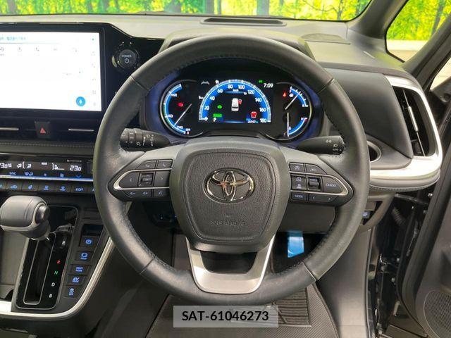 Toyota VOXY HYBRID 2023-10 6791756-5