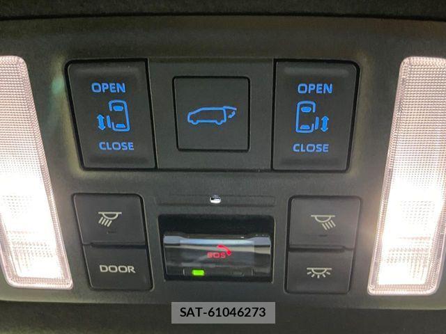Toyota VOXY HYBRID 2023-10 6791756-8