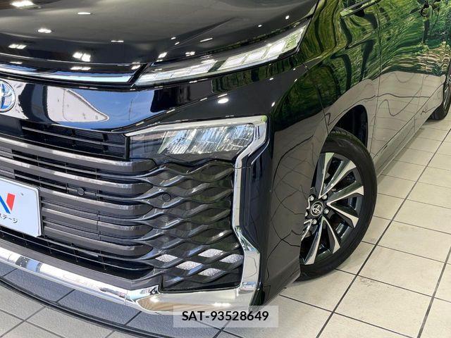 Toyota VOXY HYBRID 2024-12 6791758-12
