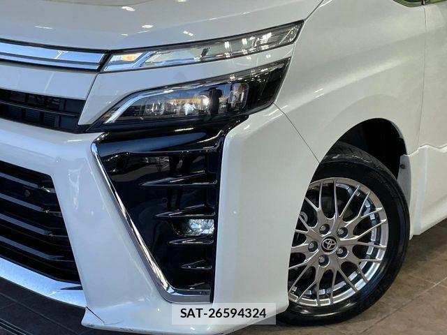 Toyota VOXY HYBRID 2021-04 6791781-12