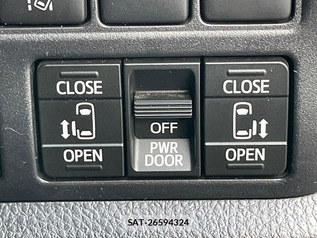 Toyota VOXY HYBRID 2021-04 6791781-2