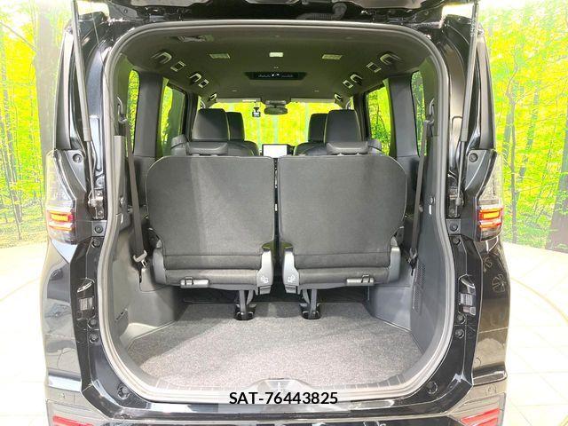 Toyota VOXY HYBRID 2023-10 6791754-11