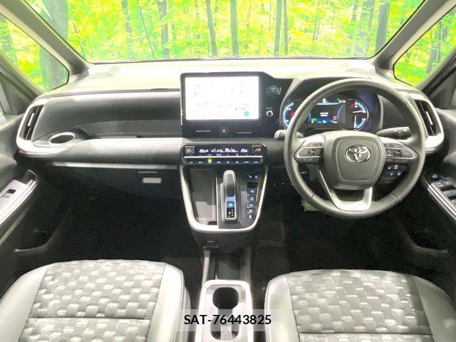 Toyota VOXY HYBRID 2023-10 6791754-1