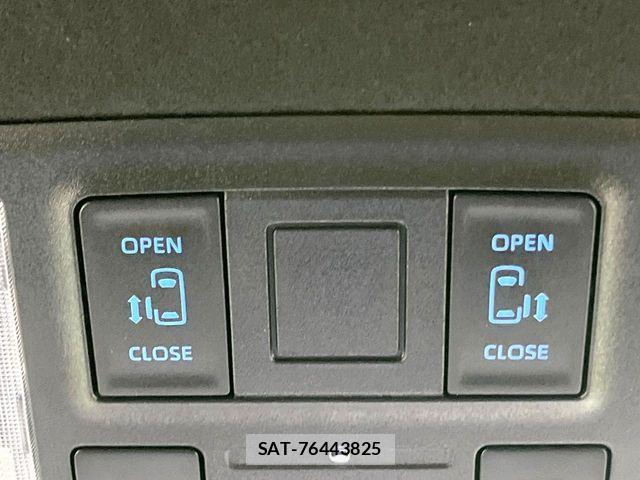 Toyota VOXY HYBRID 2023-10 6791754-5