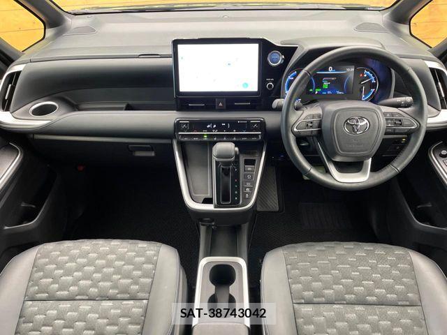Toyota VOXY HYBRID 2023-01 6791744-1