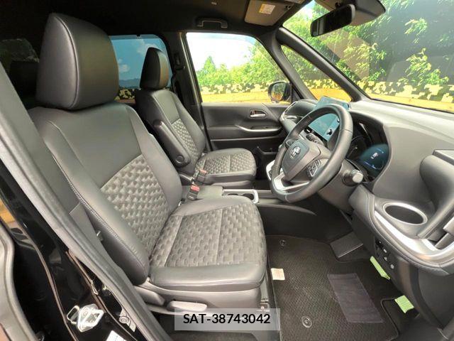 Toyota VOXY HYBRID 2023-01 6791744-6