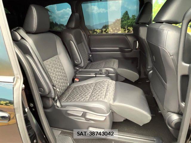 Toyota VOXY HYBRID 2023-01 6791744-7
