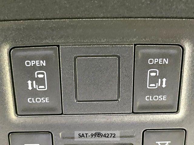 Toyota VOXY HYBRID 2022-11 6791768-5