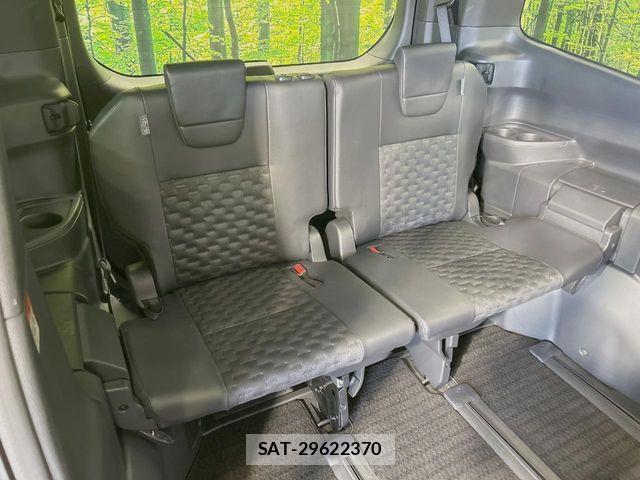 Toyota VOXY HYBRID 2023-04 6791767-9