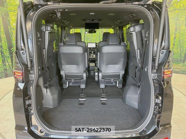 Toyota VOXY HYBRID 2023-04 6791767-10