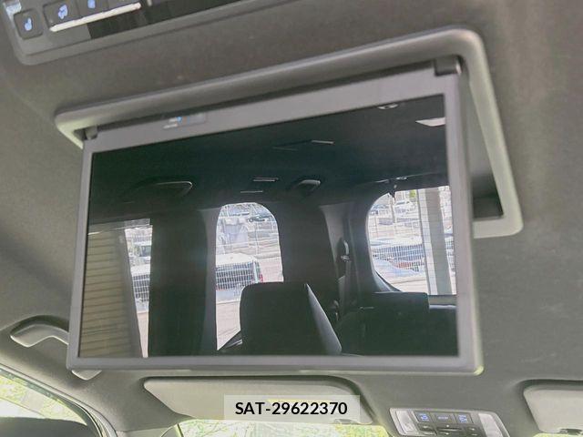Toyota VOXY HYBRID 2023-04 6791767-5