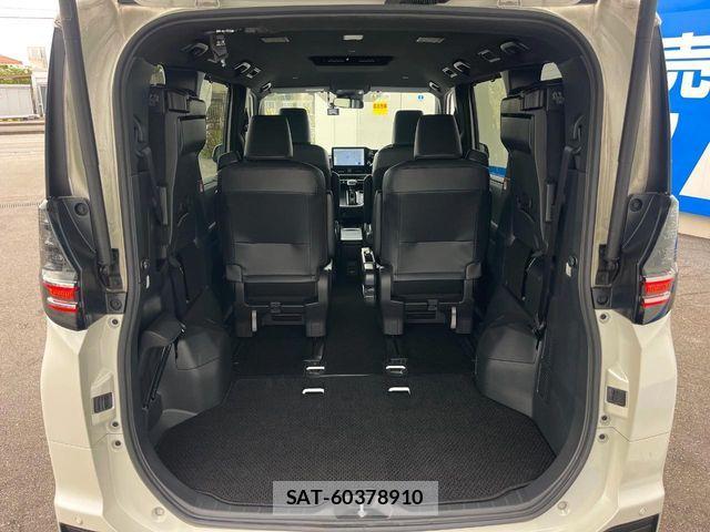 Toyota VOXY HYBRID 2023-12 6791760-11