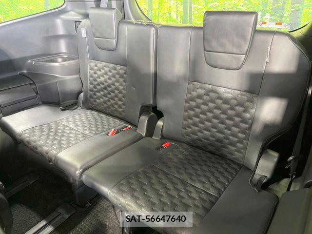Toyota VOXY HYBRID 2022-08 6791761-9