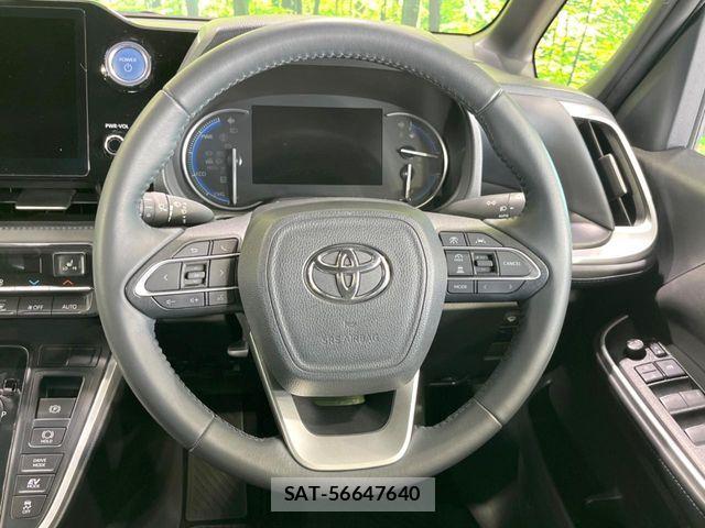 Toyota VOXY HYBRID 2022-08 6791761-11