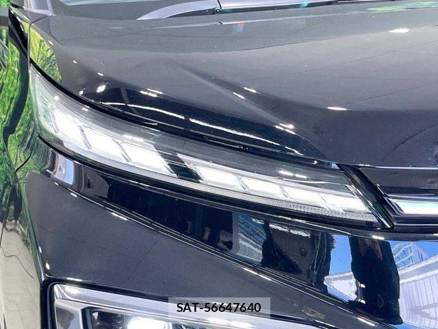 Toyota VOXY HYBRID 2022-08 6791761-12