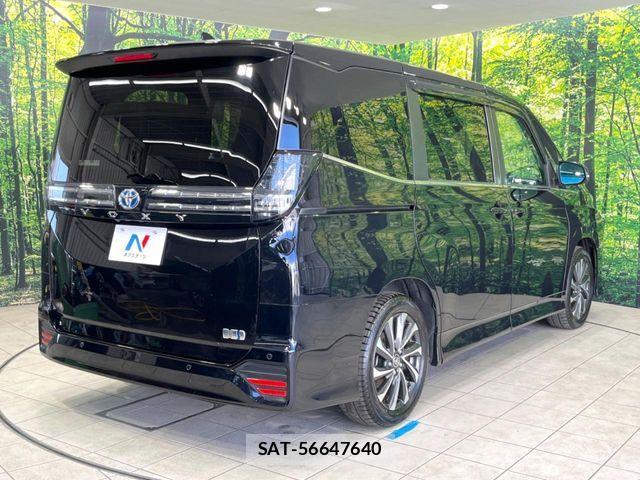 Toyota VOXY HYBRID 2022-08 6791761-17