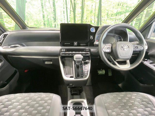 Toyota VOXY HYBRID 2022-08 6791761-1