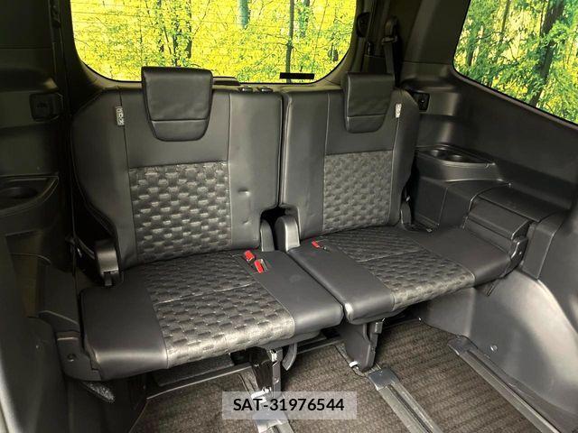 Toyota VOXY HYBRID 2024-01 6791751-9
