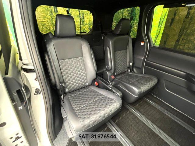 Toyota VOXY HYBRID 2024-01 6791751-8