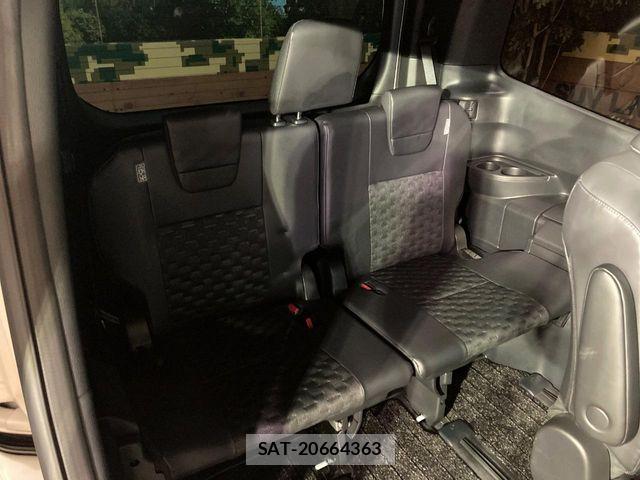 Toyota VOXY HYBRID 2023-04 6791753-10