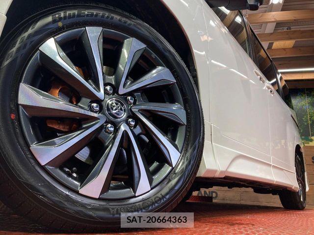 Toyota VOXY HYBRID 2023-04 6791753-12