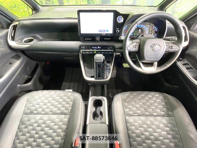 Toyota VOXY HYBRID 2022-03 6791771-1