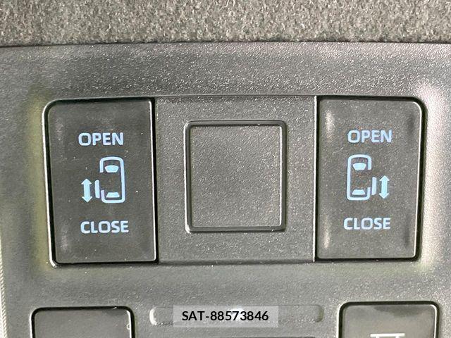 Toyota VOXY HYBRID 2022-03 6791771-2