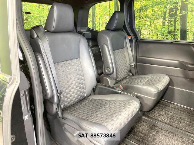 Toyota VOXY HYBRID 2022-03 6791771-8