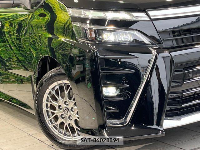 Toyota VOXY HYBRID 2021-02 6791780-12