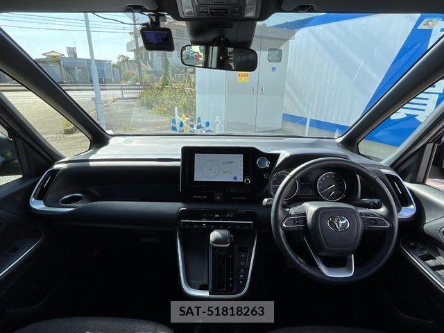 Toyota VOXY HYBRID 2023-02 6791770-1