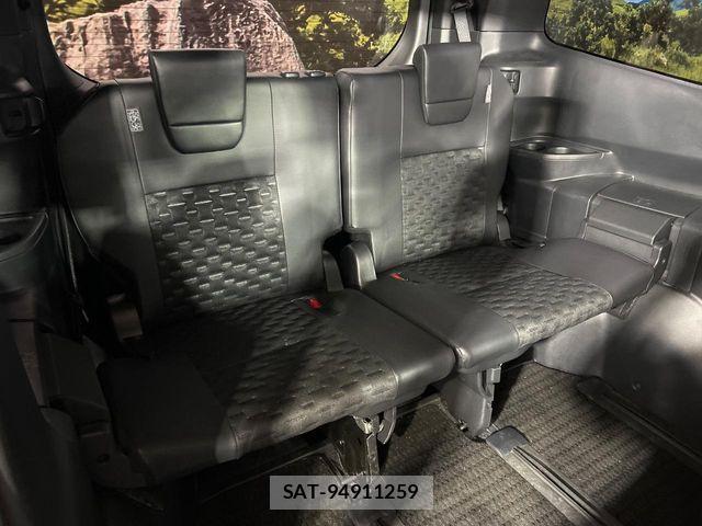Toyota VOXY HYBRID 2023-08 6791745-9