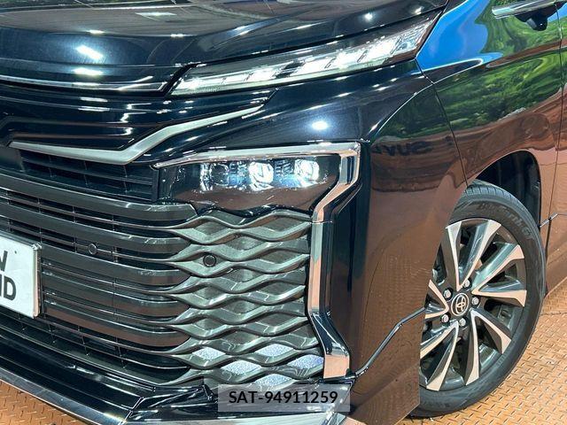 Toyota VOXY HYBRID 2023-08 6791745-12