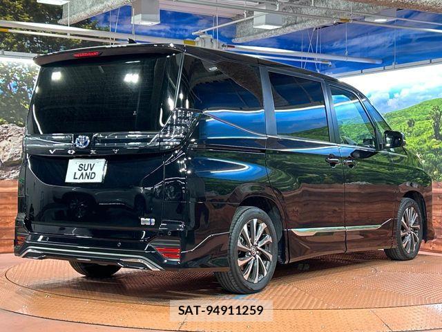 Toyota VOXY HYBRID 2023-08 6791745-17