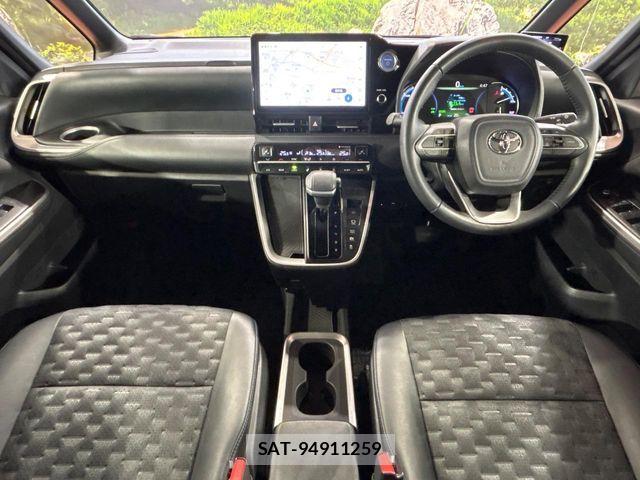 Toyota VOXY HYBRID 2023-08 6791745-1