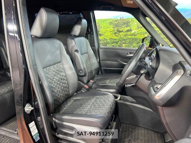 Toyota VOXY HYBRID 2023-08 6791745-7