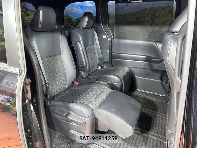 Toyota VOXY HYBRID 2023-08 6791745-8