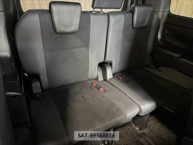 Toyota VOXY HYBRID 2021-06 6791782-10