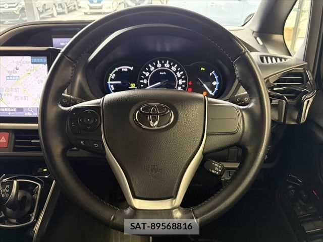 Toyota VOXY HYBRID 2021-06 6791782-12