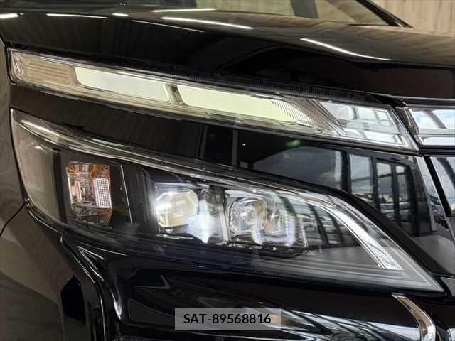 Toyota VOXY HYBRID 2021-06 6791782-13