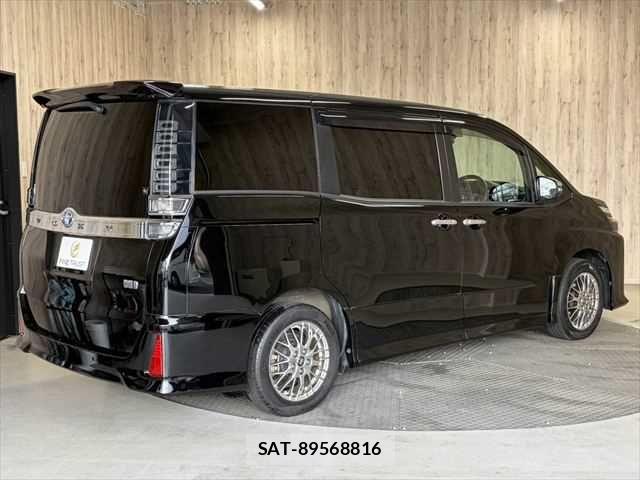 Toyota VOXY HYBRID 2021-06 6791782-18