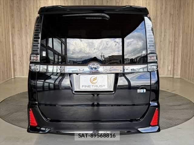 Toyota VOXY HYBRID 2021-06 6791782-19