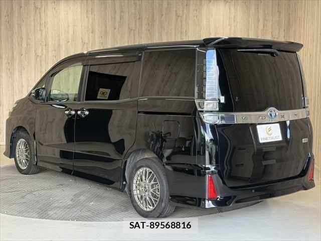 Toyota VOXY HYBRID 2021-06 6791782-20