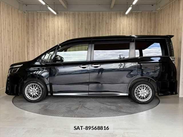 Toyota VOXY HYBRID 2021-06 6791782-21